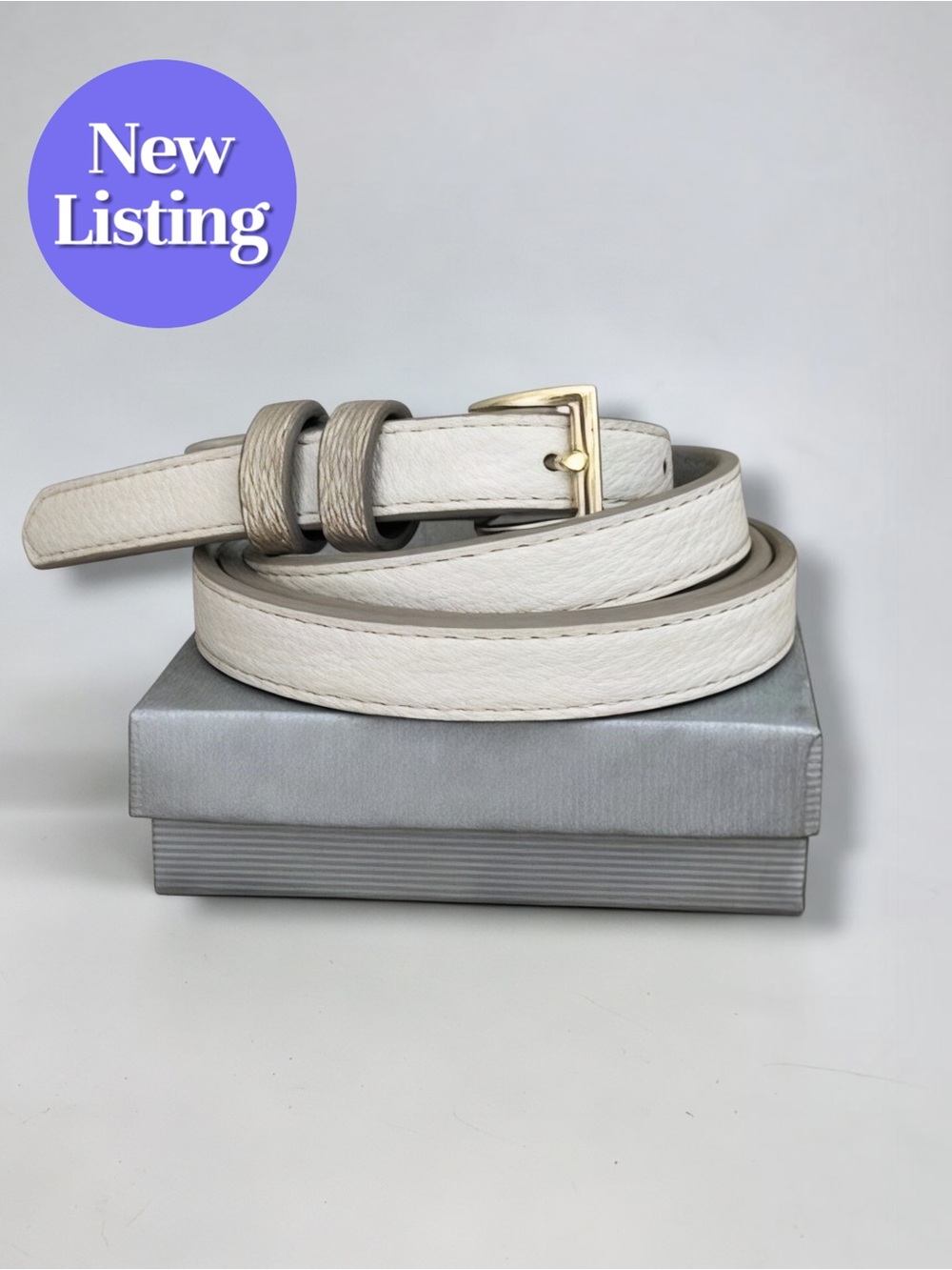 🍁 Banana Republic Cream Slim Belt with Gold Buckle. Size Medium.  Like New.